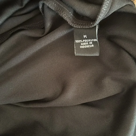 Addressing woman lined sleeveless dress. - Picture 7 of 8